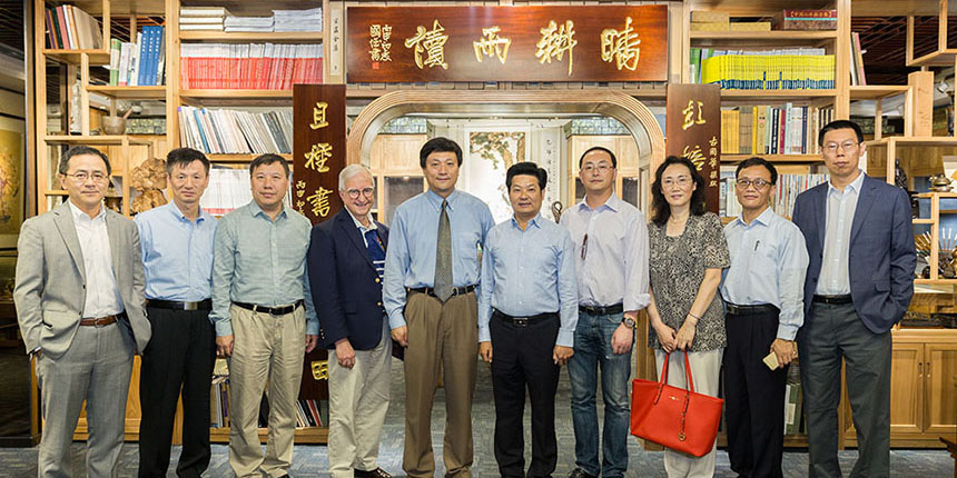 美國哈佛大學醫(yī)學院專家一行到訪寶鷹集團