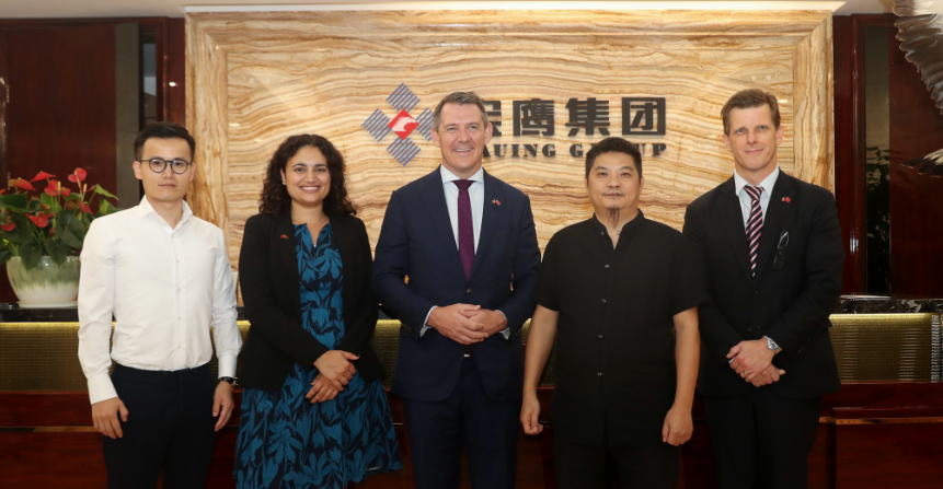 澳大利亞北領(lǐng)地洲政府省長(zhǎng)邁克爾·剛納一行訪問(wèn)寶鷹集團(tuán)