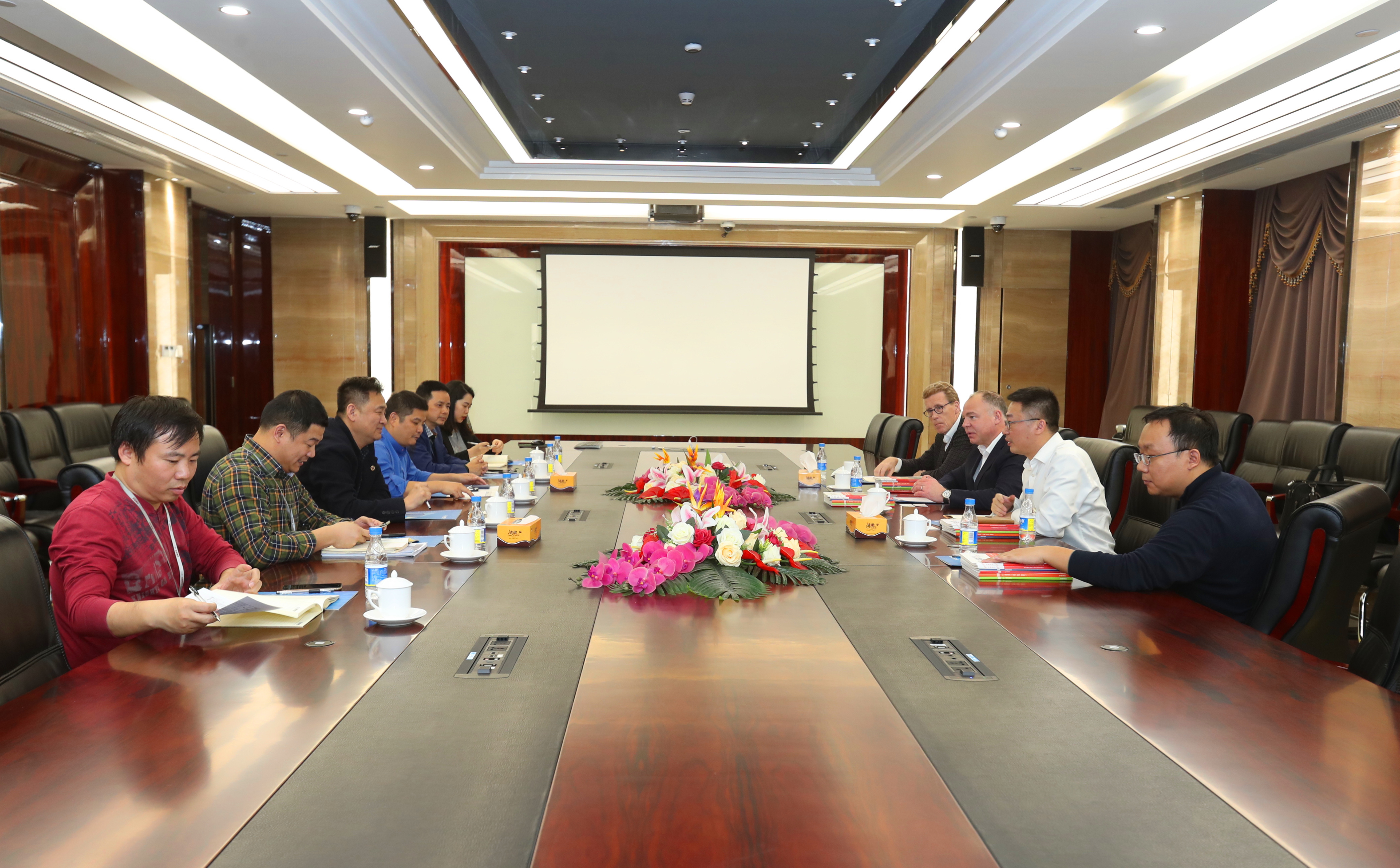 薈同學(xué)校副主席兼全球總裁唐義恩博士一行到訪寶鷹集團(tuán) 共推深圳校區(qū)建設(shè)