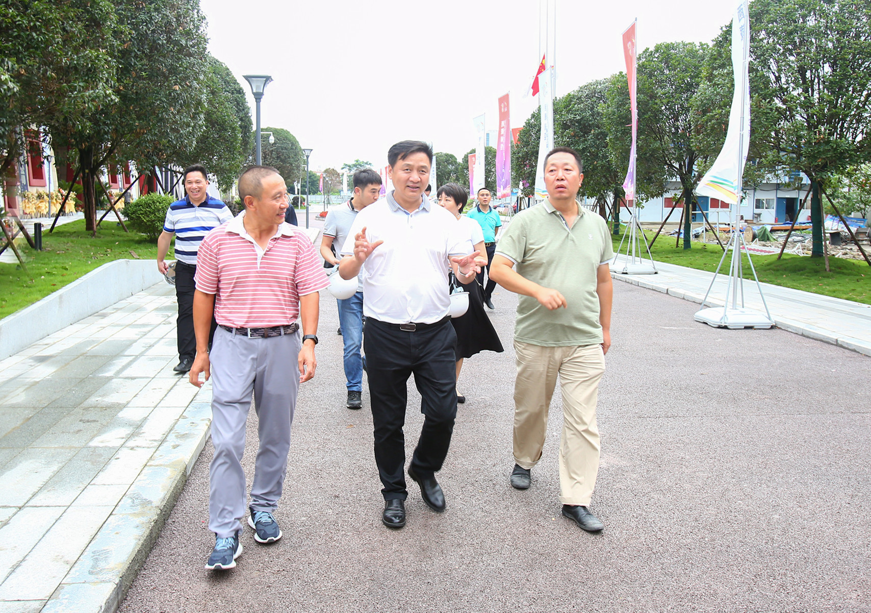 寶鷹集團(tuán)總裁于泳波到成都、武漢分公司調(diào)研